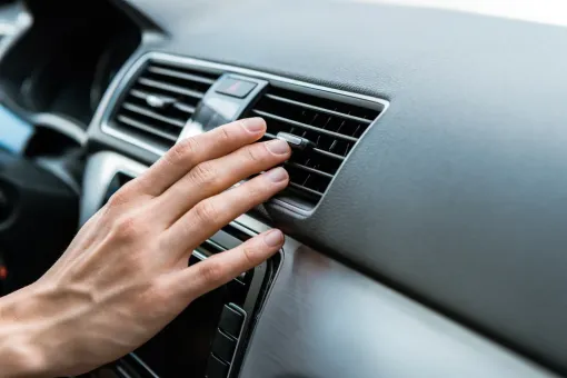Remplacement du filtre de climatisation sur véhicule à Ajaccio, Ajaccio, Carrosserie Brasilia